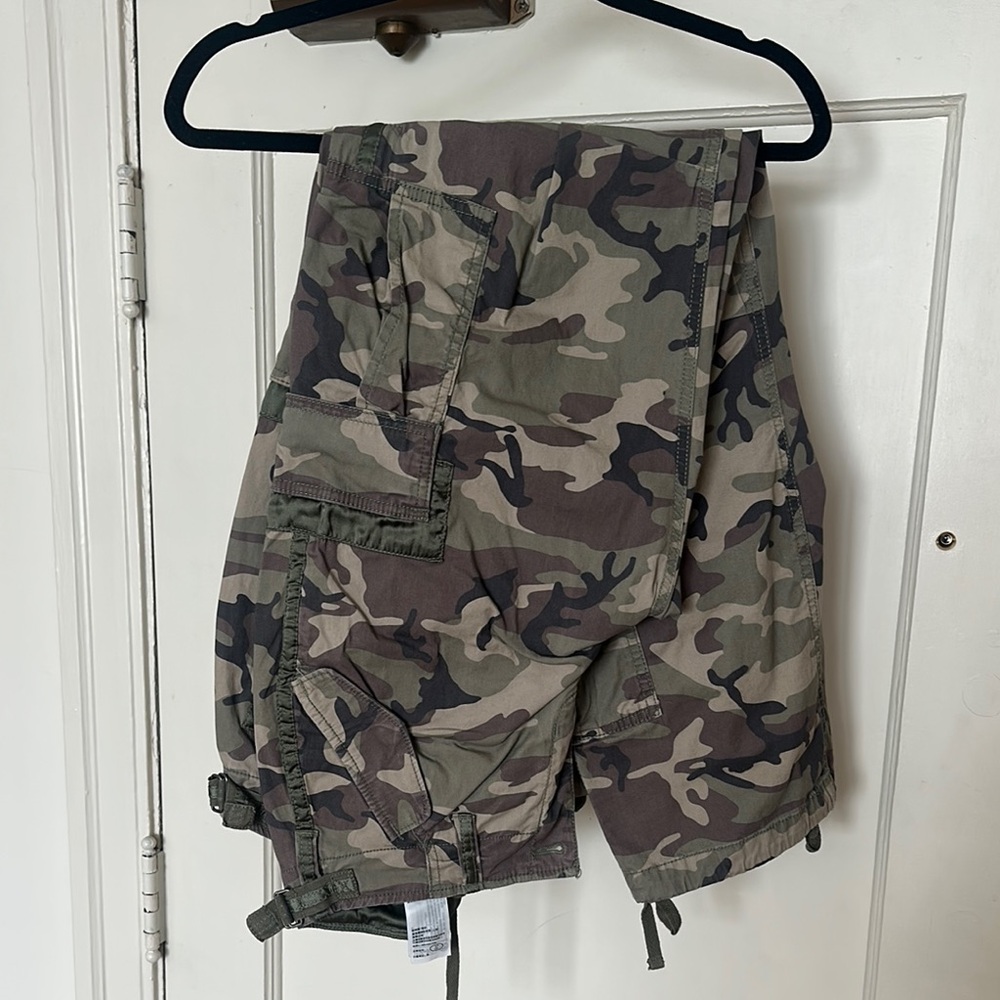 Abercrombie & Fitch Women’s Camo Cargo pants